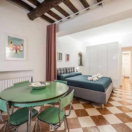 Casa Camilla - Arty Suite Nel Centro Storico بارما المظهر الخارجي الصورة