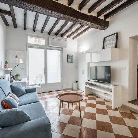 Casa Camilla - Arty Suite Nel Centro Storico بارما المظهر الخارجي الصورة