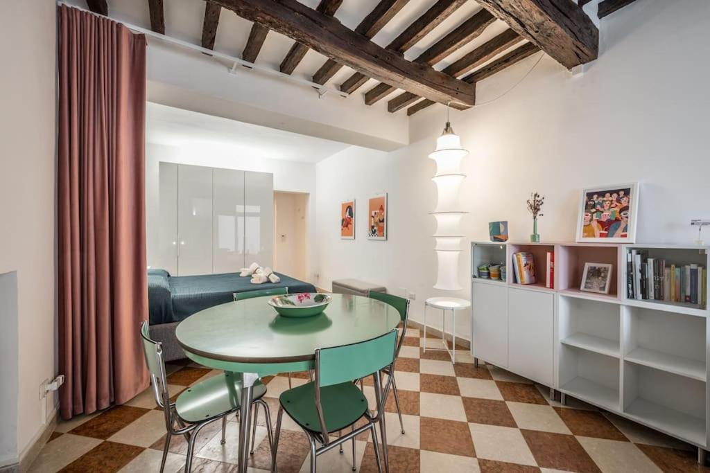 Casa Camilla - Arty Suite Nel Centro Storico بارما المظهر الخارجي الصورة